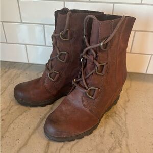 Sorel Joan of Arctic wedge 2 reddish Brown Lace-Up Boots